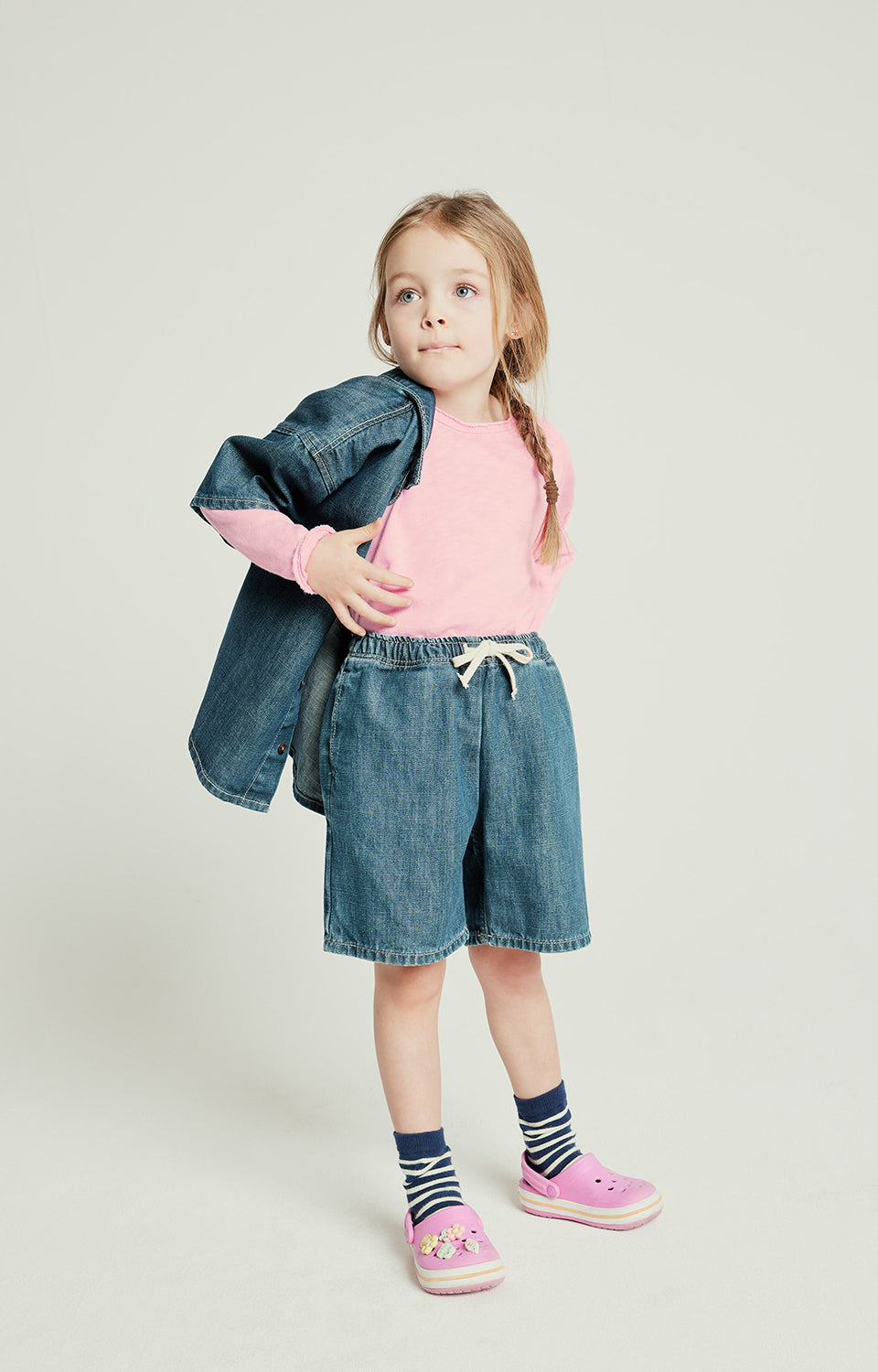 Casual Shorts in Medium Green Cast